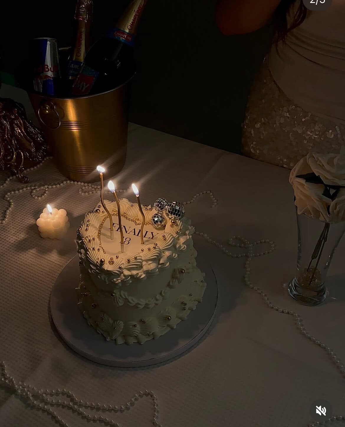 Décor romantique aux bougies pour une demande surprise